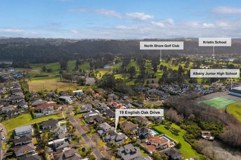 Photo of property in 19 English Oak Drive, Schnapper Rock, Auckland, 0632