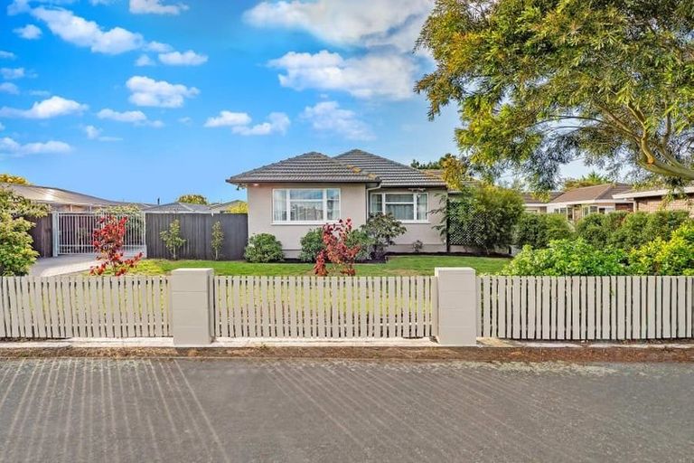 Photo of property in 70 Inwoods Road, Parklands, Christchurch, 8083