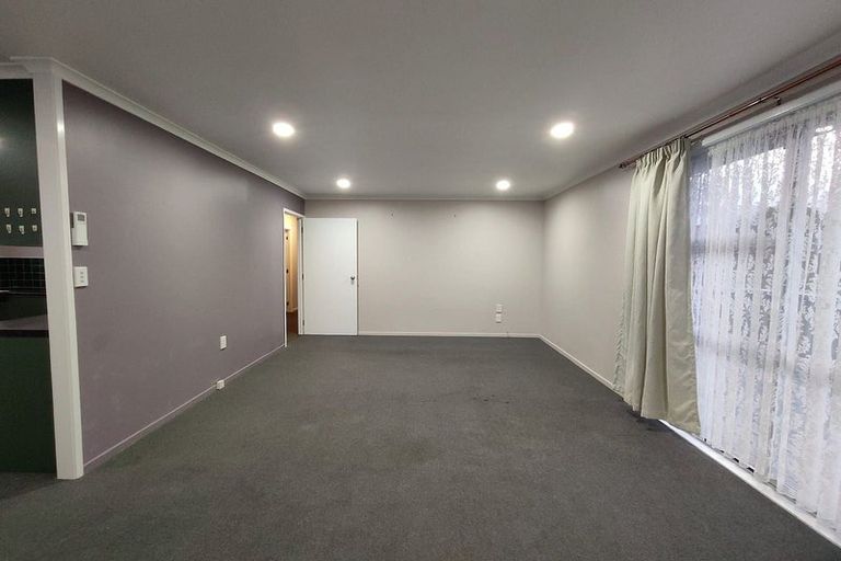 Photo of property in 20 Foyle Place, Glendene, Auckland, 0602