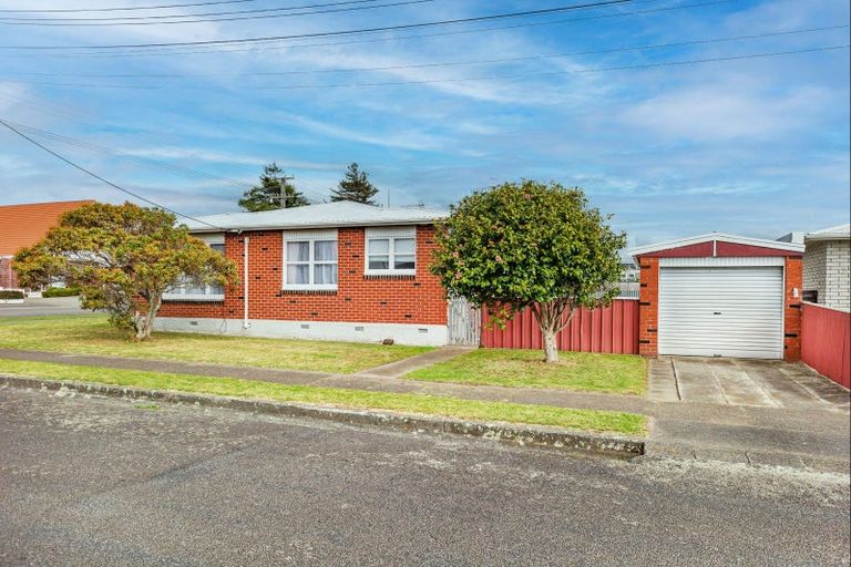 Photo of property in 57 Weraroa Road, Levin, 5510