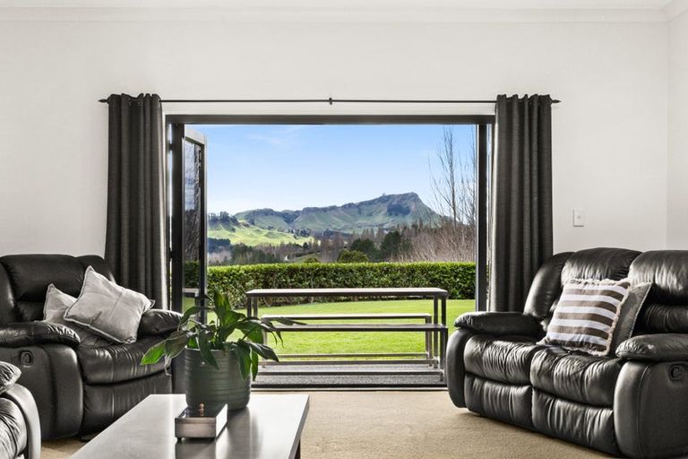 Photo of property in 35 Raratu Road, Kahuranaki, Havelock North, 4295