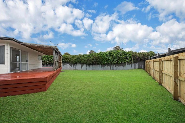 Photo of property in 2/29 Kindergarten Drive, Conifer Grove, Takanini, 2112