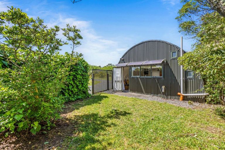 Photo of property in 73 Motu Road, Kumeu, 0891