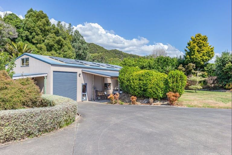 Photo of property in 40 Manakau Heights Drive, Manakau, Otaki, 5583