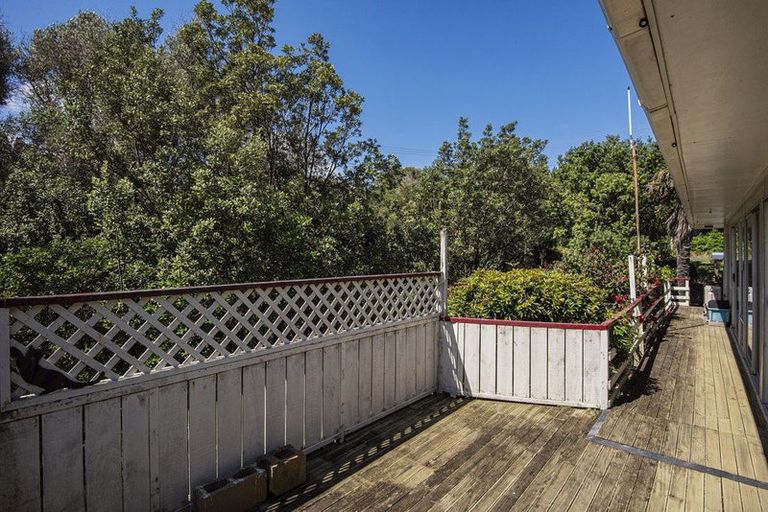 Photo of property in 16 Ripiro Drive, Baylys Beach, Dargaville, 0377