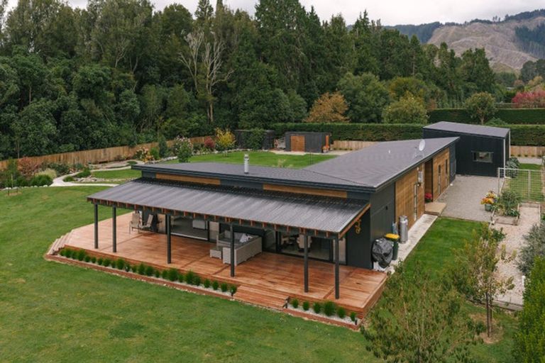 Photo of property in 38a Pohutukawa Drive, Levin, 5571