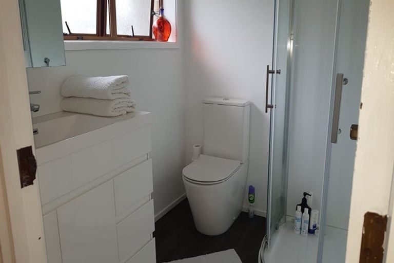 Photo of property in 2/34 Teal Crescent, Beach Haven, Auckland, 0626