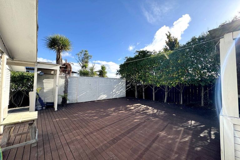 Photo of property in 64 Patons Road, Howick, Auckland, 2014