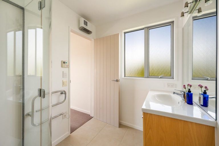 Photo of property in 52 Kelliher Drive, Wanaka, 9305