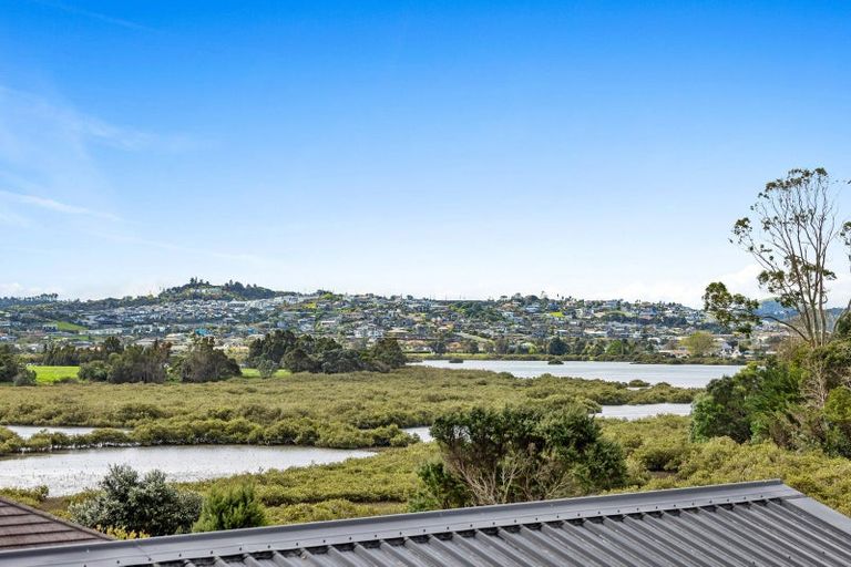 Photo of property in 19 Odlin Lane, Red Beach, 0932