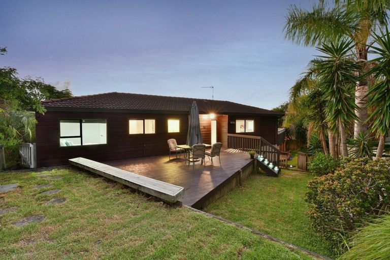 Photo of property in 3b Royalty Rise, Red Beach, 0932