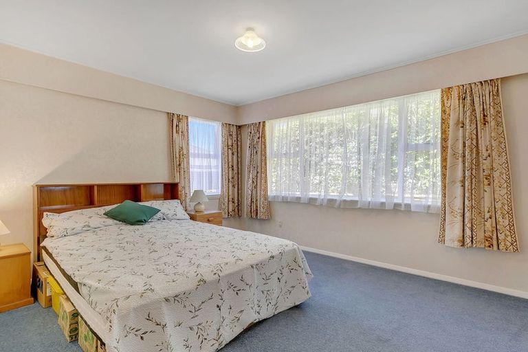 Photo of property in 25 Larsen Crescent, Tawa, Wellington, 5028