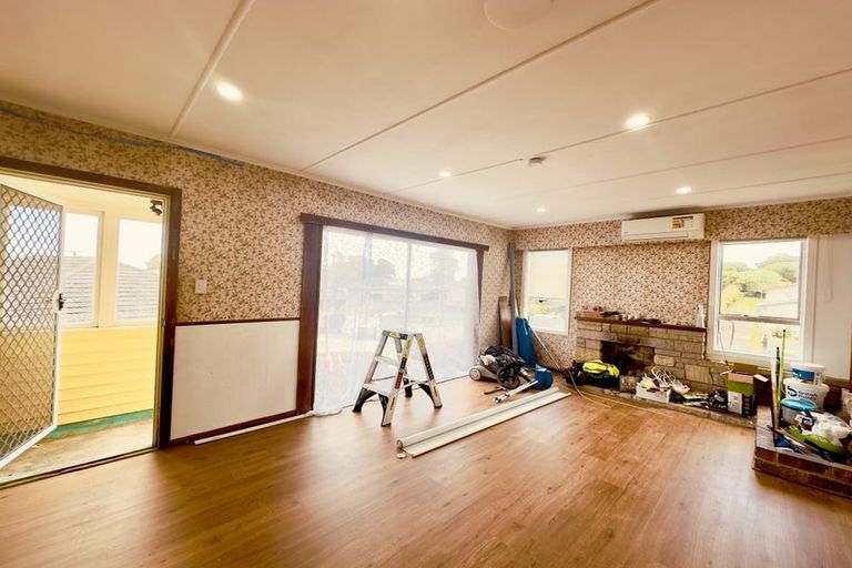 Photo of property in 8 Plumley Crescent, Mangere, Auckland, 2022