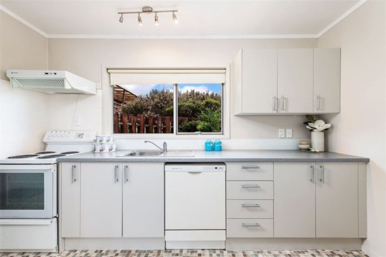Photo of property in 3/17 Captain Scott Road, Glen Eden, Auckland, 0602