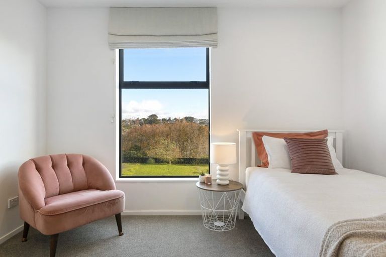 Photo of property in 5 Nga Tutu Place, Belmont, Auckland, 0622