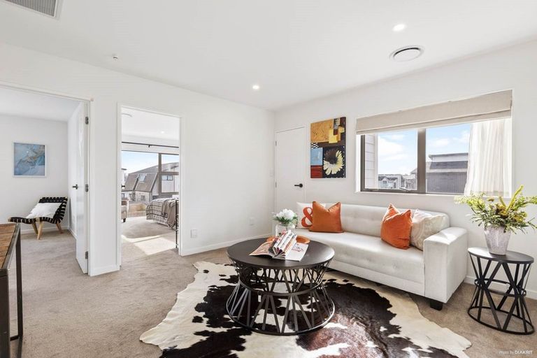 Photo of property in 10 Roa Avenue, Hobsonville, Auckland, 0616