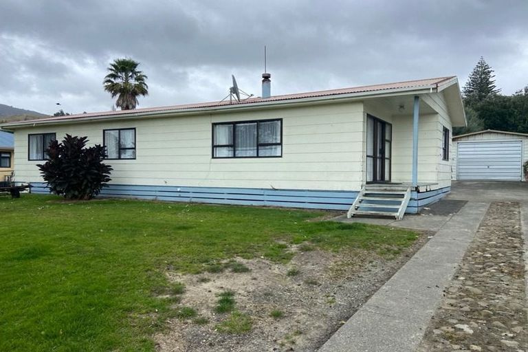 Photo of property in 6 Waiotu Road, Tokomaru Bay, 4079