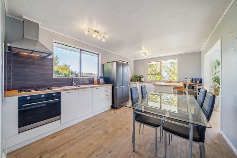 Photo of property in 11 Roband Crescent, Brown Owl, Upper Hutt, 5018