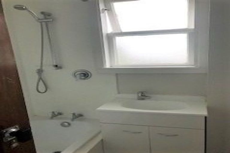 Photo of property in 3 Fruitvale Road, New Lynn, Auckland, 0600