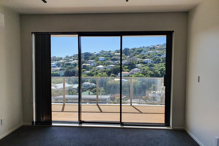 Photo of property in 65u3 Tiketike Way, Brooklyn, Wellington, 6021