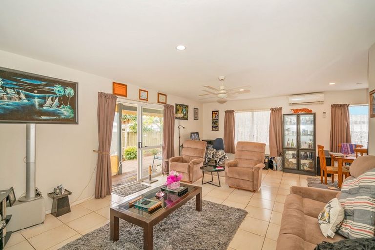 Photo of property in 36 Whitby Avenue, Whitianga, 3510