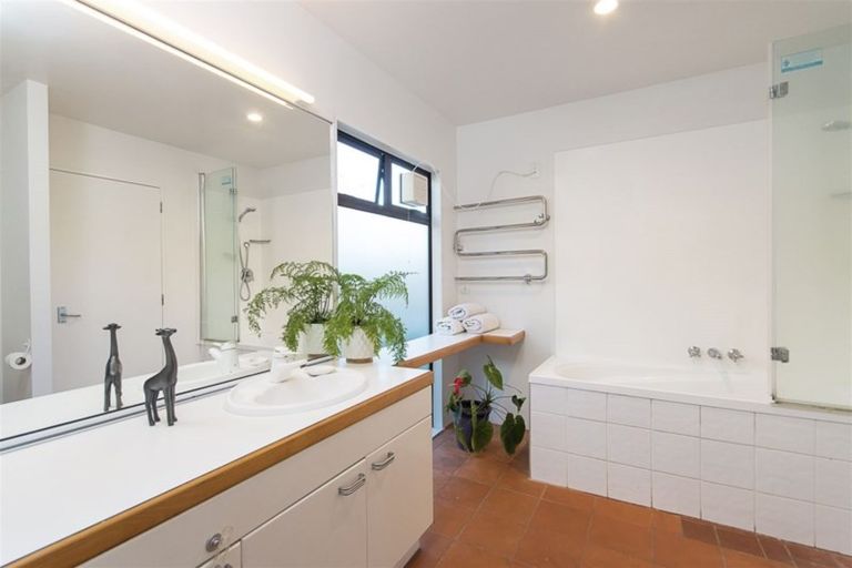 Photo of property in 2/12 Matatea Avenue, Pukekohe, 2120