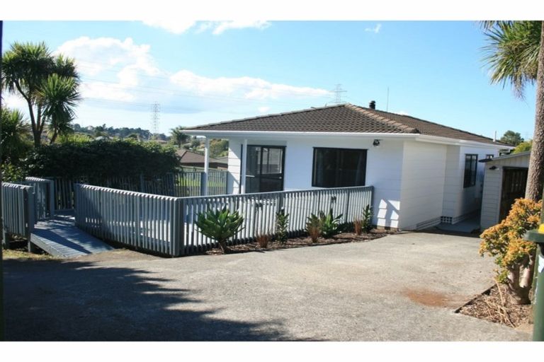 Photo of property in 72 Gallony Avenue, Massey, Auckland, 0614