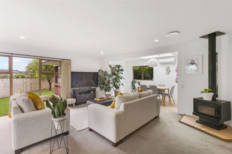 Photo of property in 33 Tree View Avenue, Glenfield, Auckland, 0629