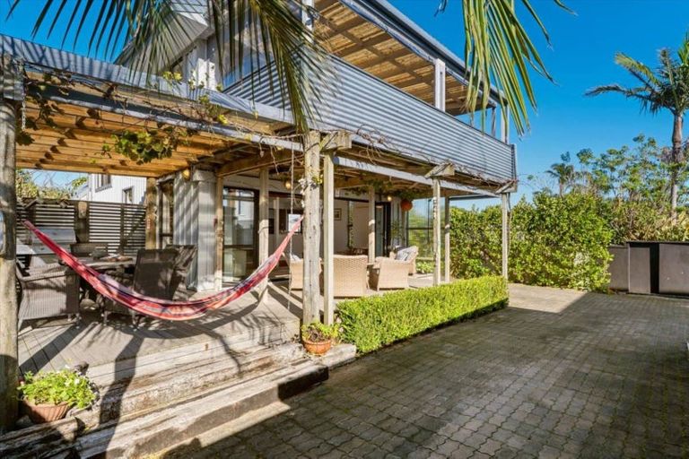 Photo of property in 988 Papamoa Beach Road, Papamoa Beach, Papamoa, 3118