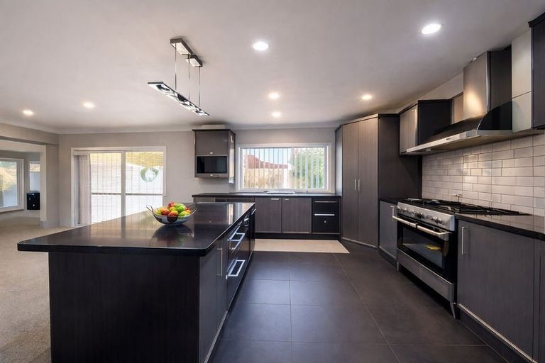 Photo of property in 22 Kestev Drive, Flat Bush, Auckland, 2016