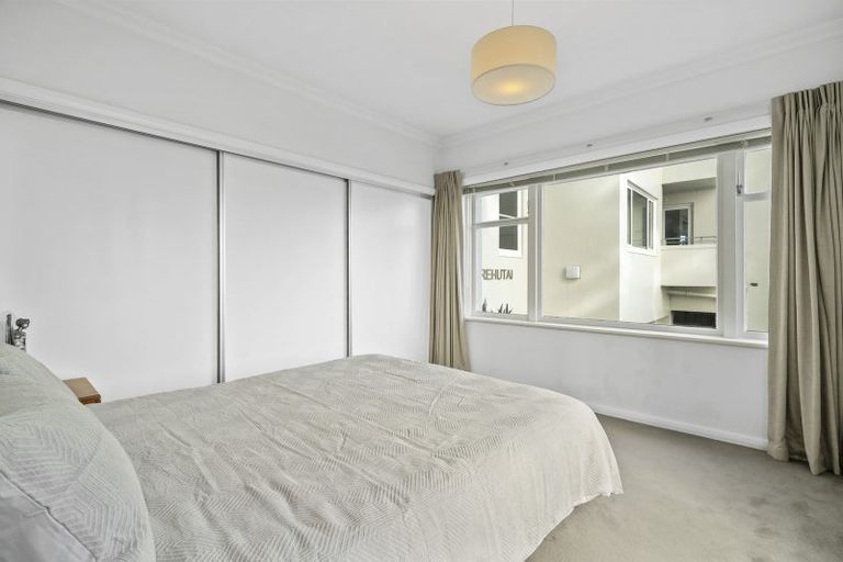 Photo of property in Rehutai Flats, 268u3 Oriental Parade, Oriental Bay, Wellington, 6011