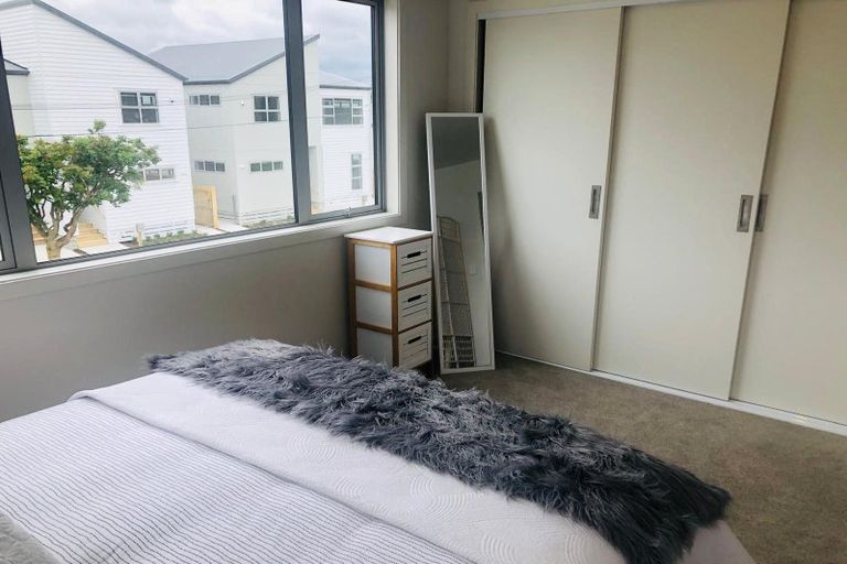 Photo of property in 27 Barber Grove, Moera, Lower Hutt, 5010