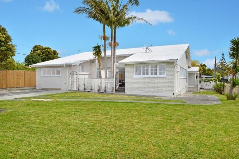 Photo of property in 24 Tiri Tiri Road, Birkdale, Auckland, 0626