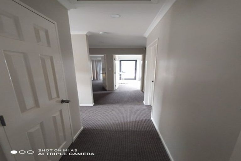 Photo of property in 12 Tavua Lane, Ranui, Auckland, 0612