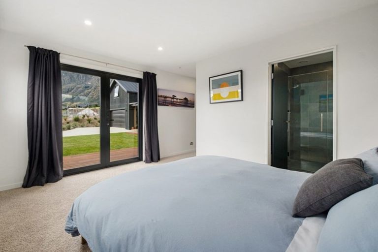 Photo of property in 6a Kinross Lane, Jacks Point, Queenstown, 9371