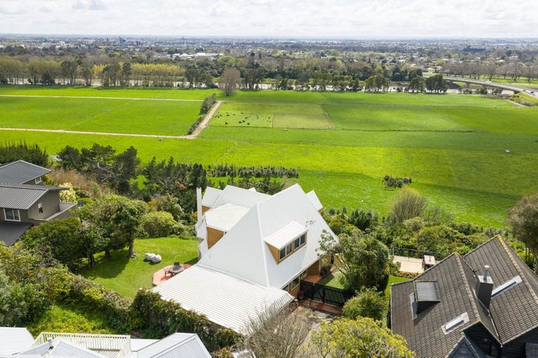 Photo of property in 96 Clifton Terrace, Fitzherbert, Palmerston North, 4410