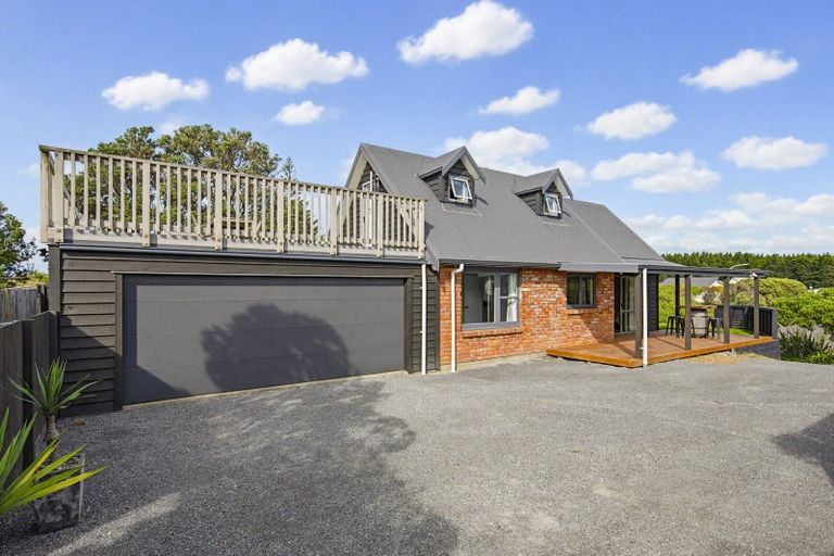 Photo of property in 10 Arataki Grove, Waitarere Beach, Levin, 5510
