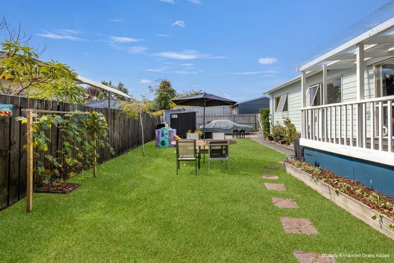Photo of property in 2/137 Awaroa Road, Helensville, 0800