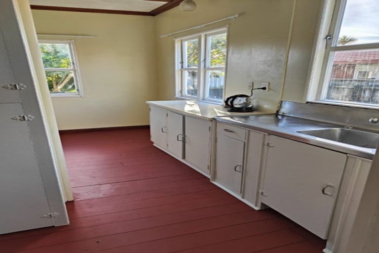 Photo of property in 9a Normanby Street, Fitzroy, New Plymouth, 4312