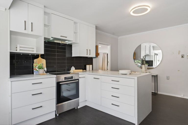 Photo of property in 2 Memorial Drive, Parahaki, Whangarei, 0112
