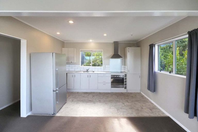 Photo of property in 23a Brooker Grove, Newlands, Wellington, 6037