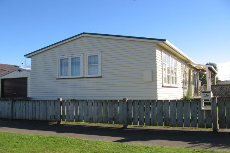 Photo of property in 24 Fairs Road, Milson, Palmerston North, 4414