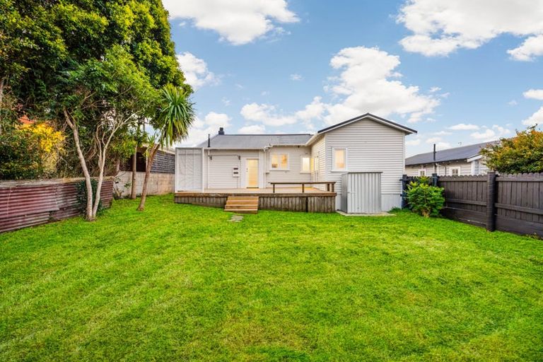 Photo of property in 1/5 Akehurst Avenue, New Lynn, Auckland, 0600