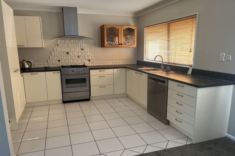Photo of property in 66a Park Road, Glenfield, Auckland, 0629
