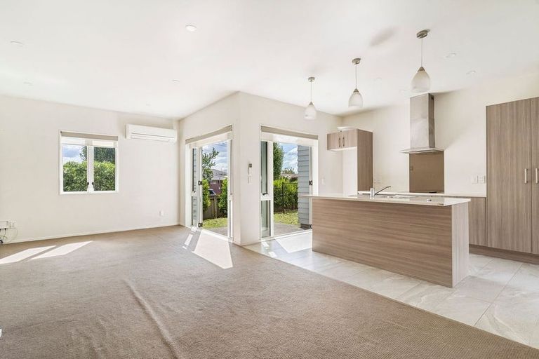 Photo of property in 75 Grove Road, Papakura, 2110