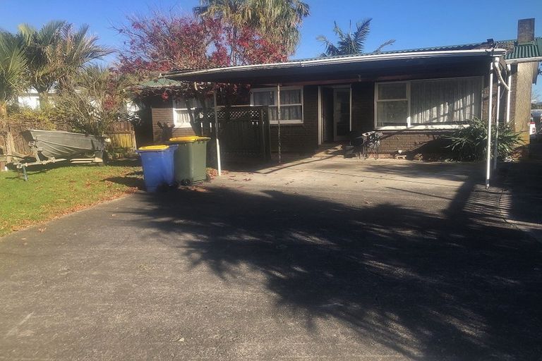 Photo of property in 33 Mackenzie Street, Te Atatu South, Auckland, 0610