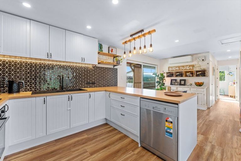 Photo of property in 2326 State Highway 16, Helensville, 0875