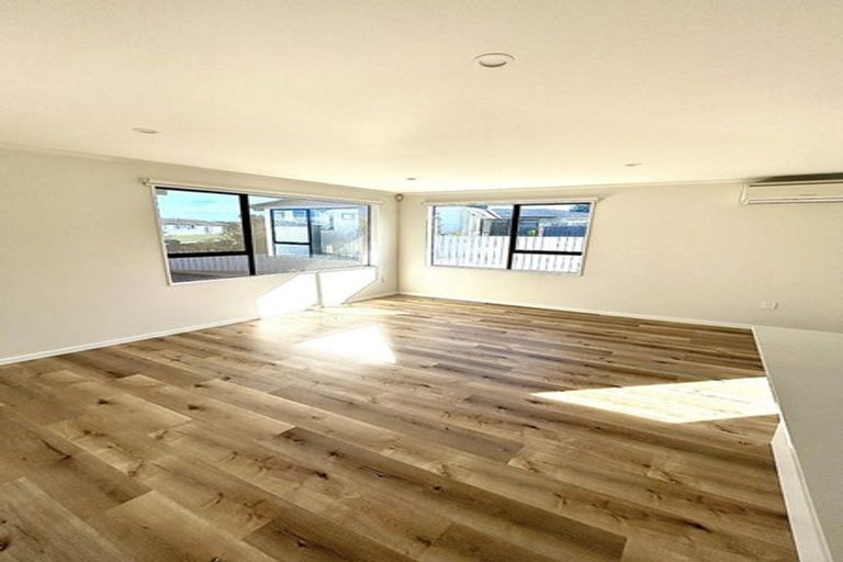 Photo of property in 45 Cleat Street, Whitby, Porirua, 5024