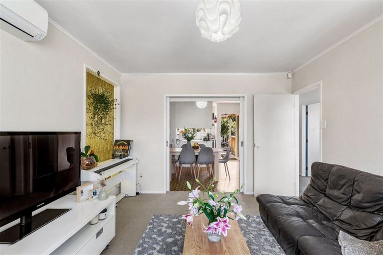Photo of property in 58 Helena Street, Massey, Auckland, 0614