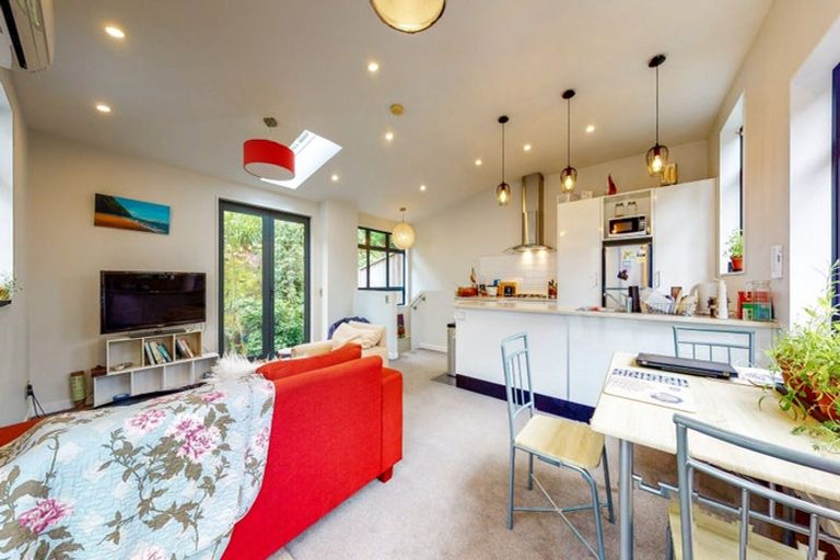Photo of property in 13 San Sebastian Road, Kelburn, Wellington, 6012